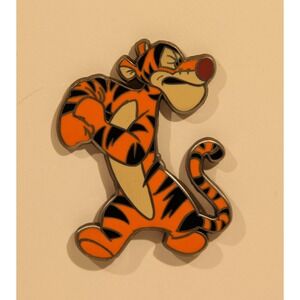Disney Tigger Mad angry Face Official Pin Trading  Pre-owned. (A1)